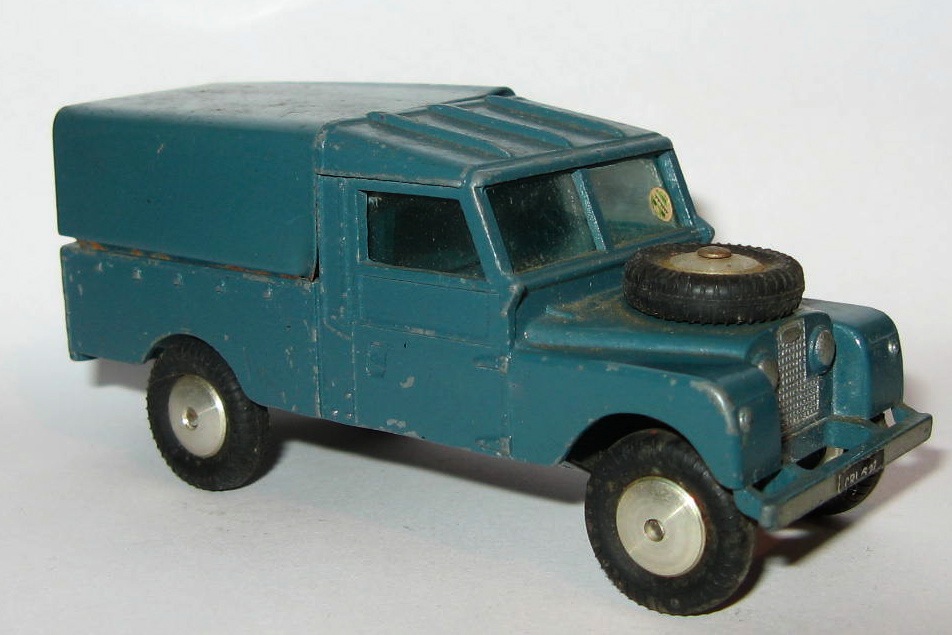 351 R.A.F. LANDROVER.jpg